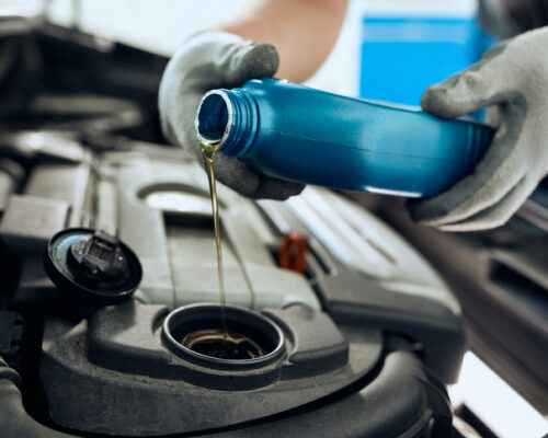 Oleje silnikowe – jak wybrać wg klasy lepkości?